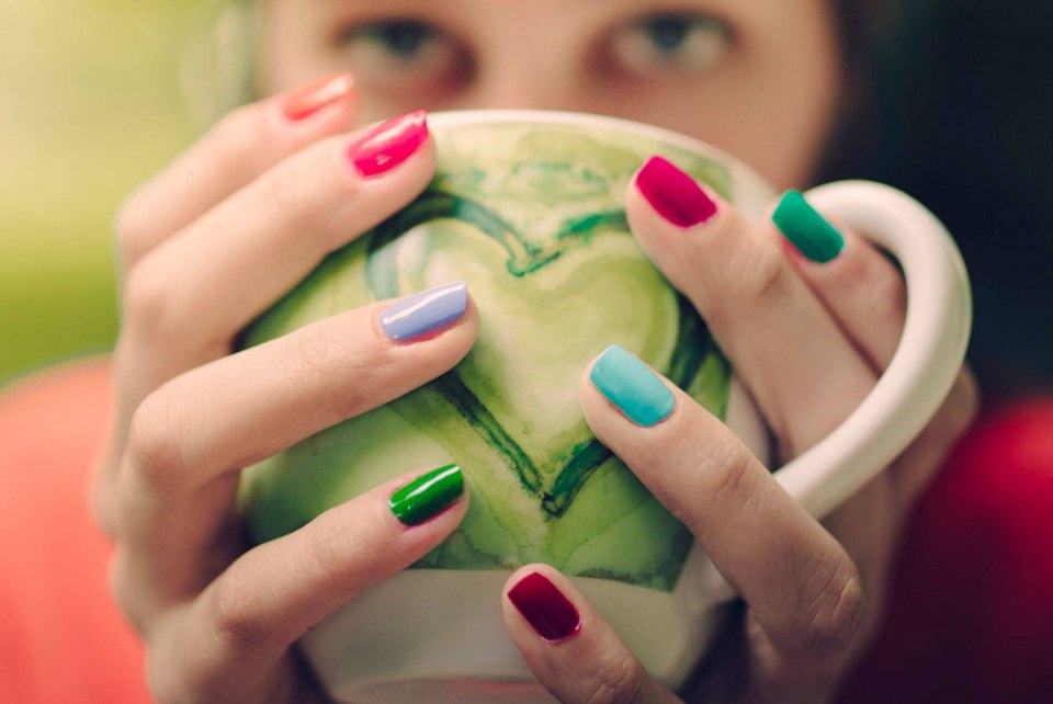 Окрашивание ногтей