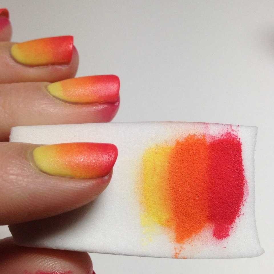 Маникюр губкой