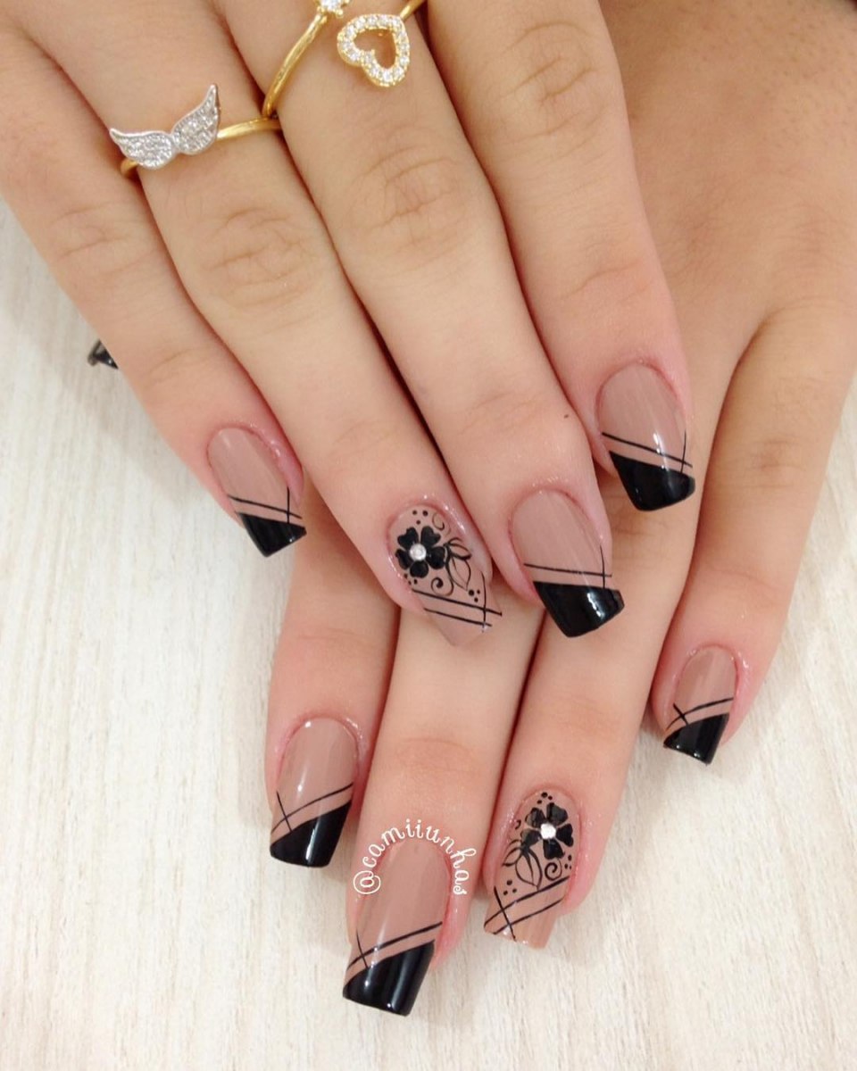 Коралловый маникюр