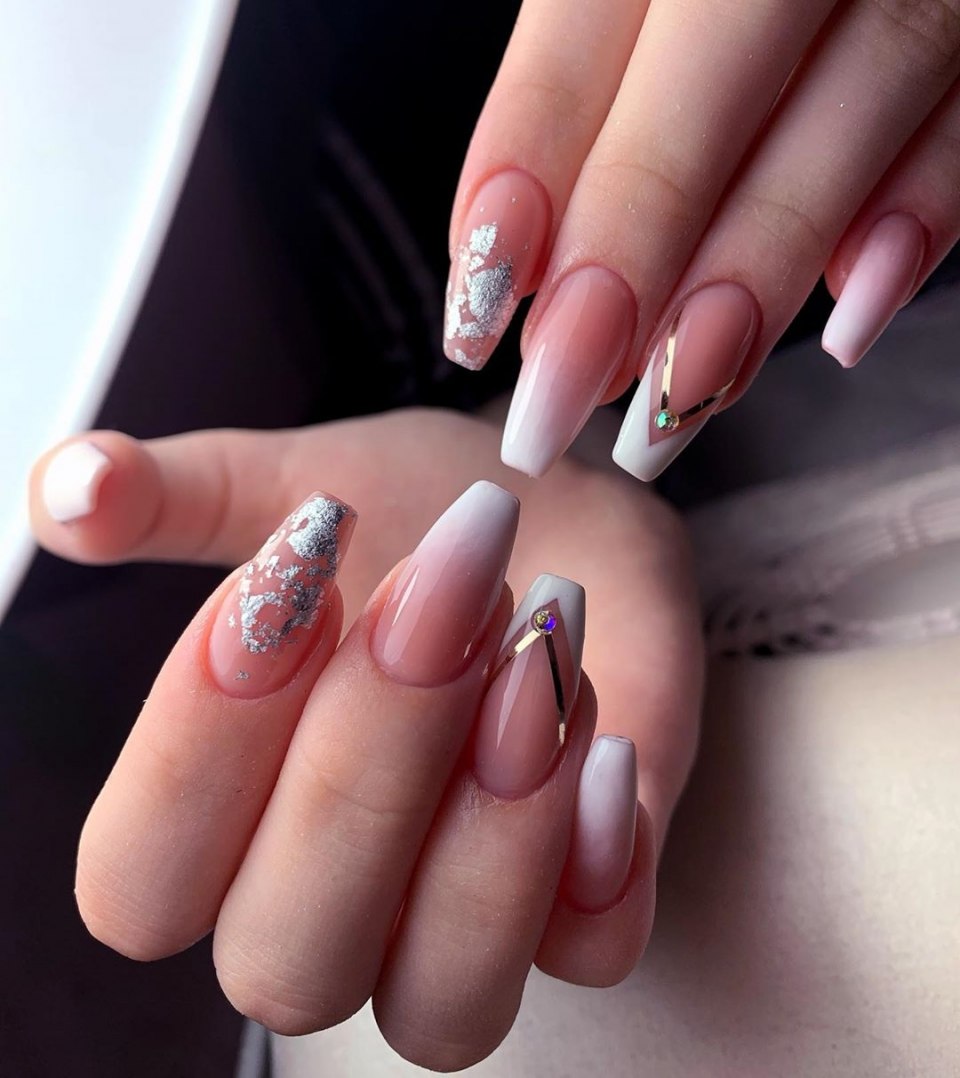 Ногти длинные френч с розой