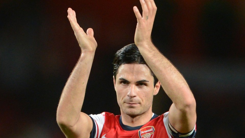 Артета красит ногти футболист