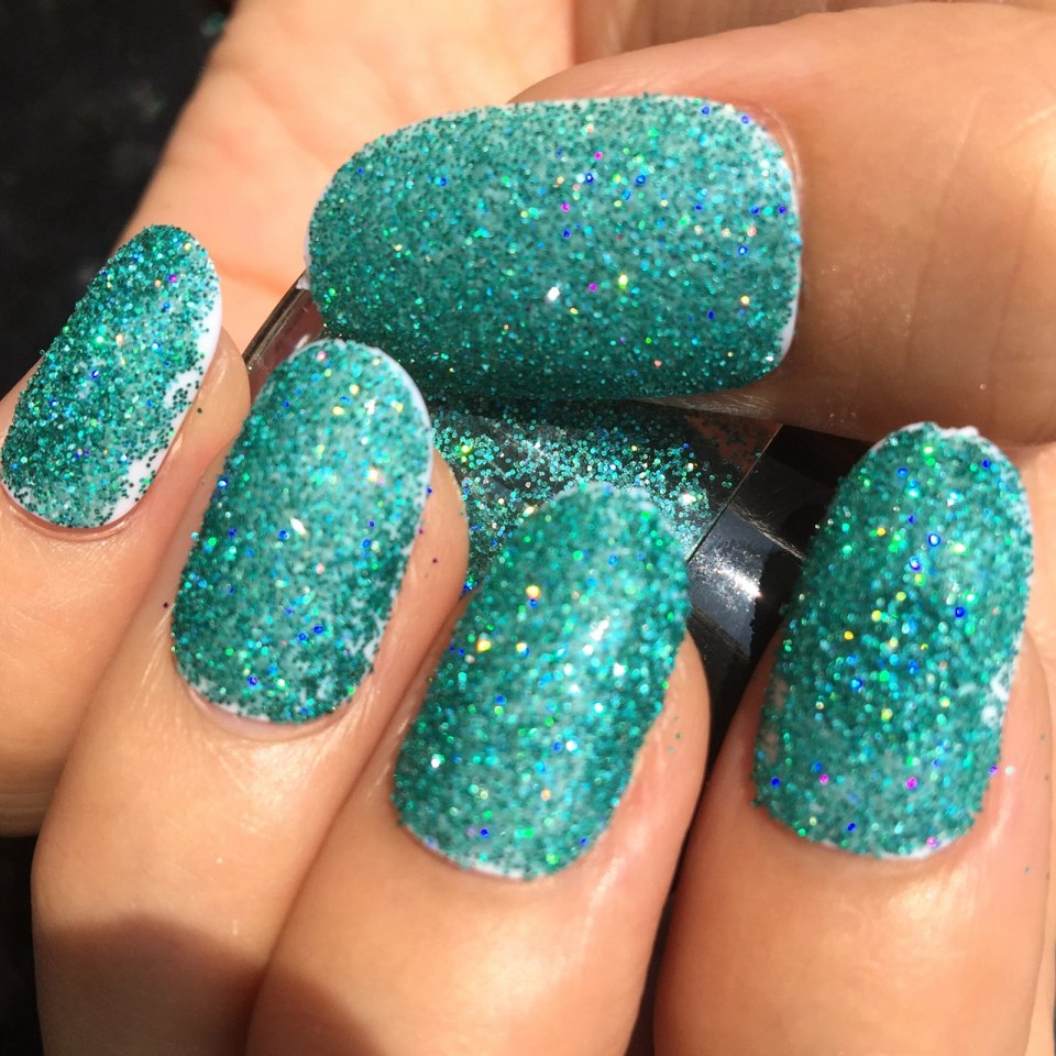 Маникюр с блестками