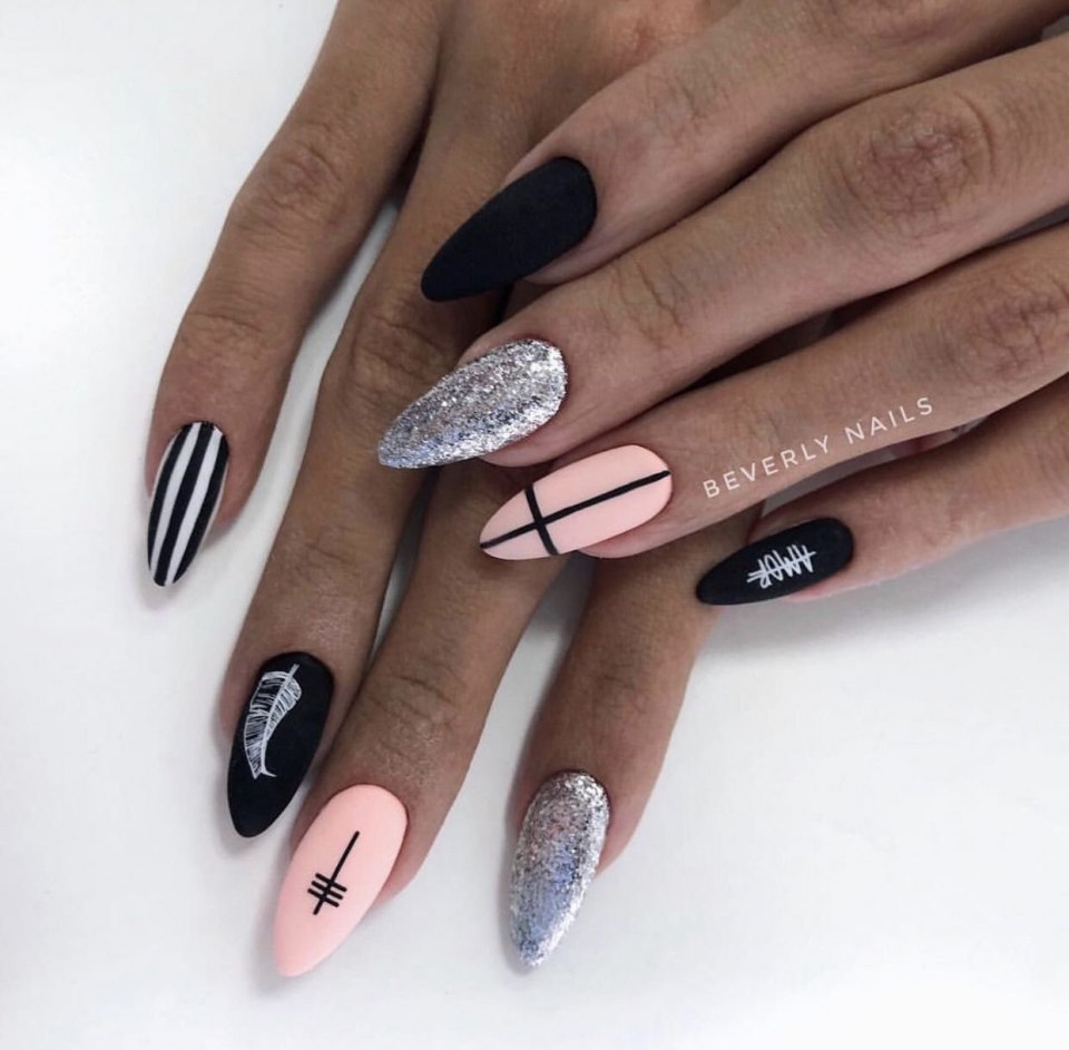 Дизайн ногтей миндаль мол