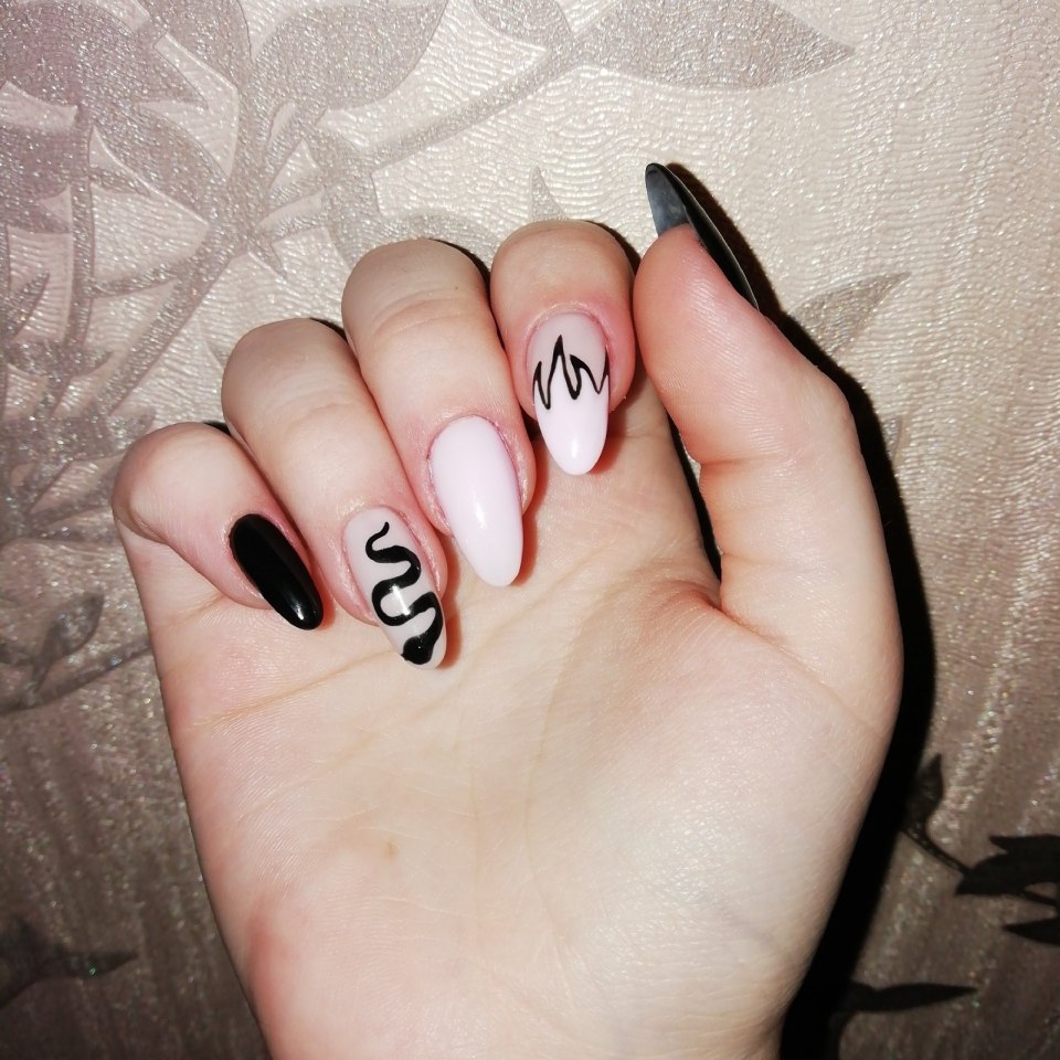 Маникюр для подростков со змеями