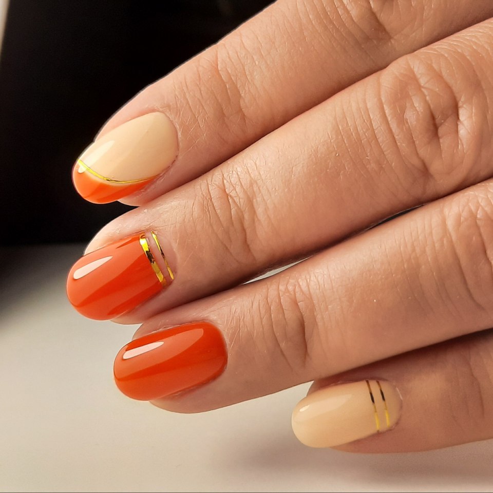 Персиковый маникюр