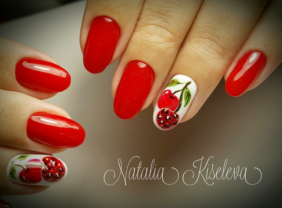 Ногти с вишенками