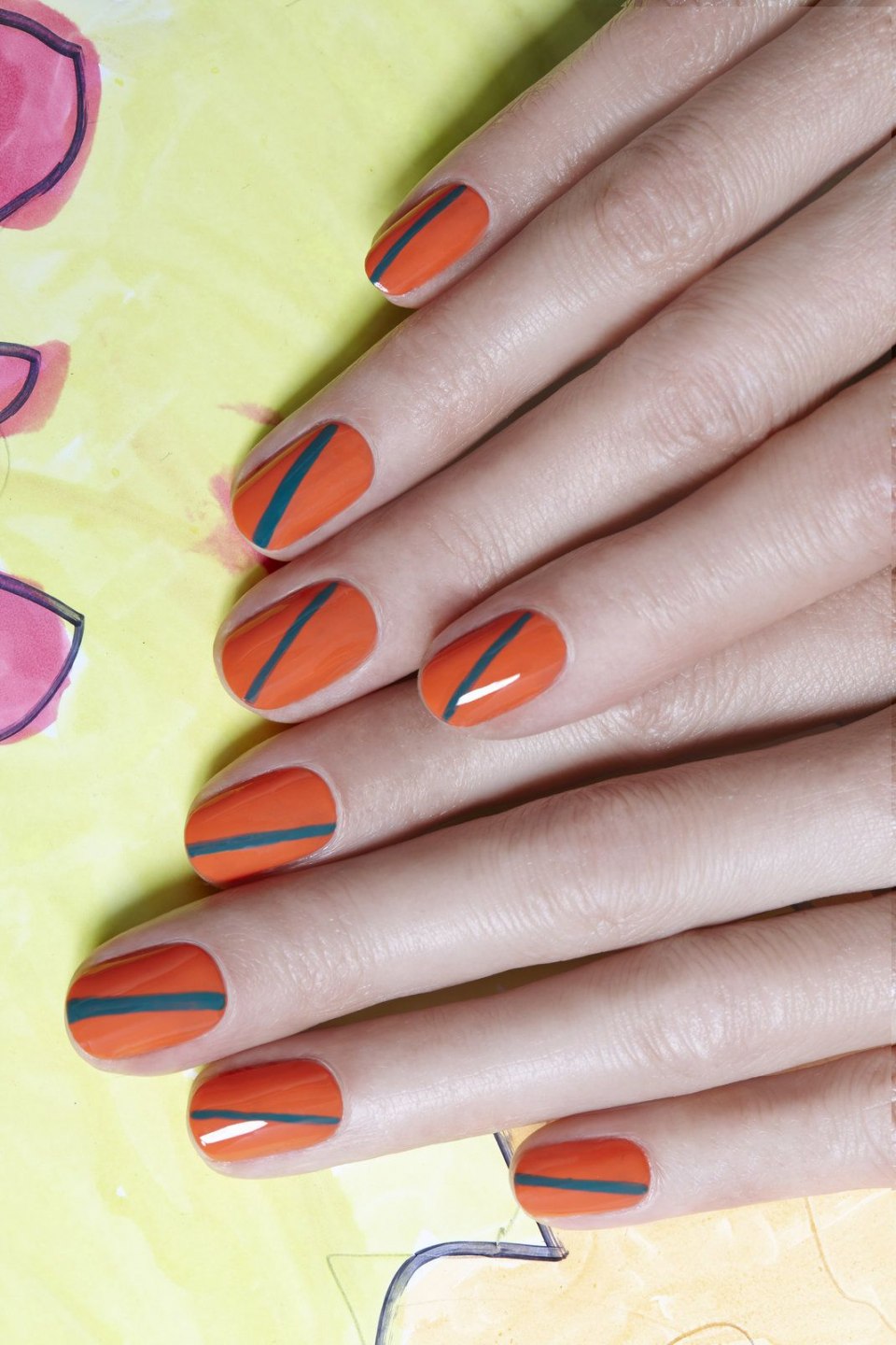 Летний маникюр оранжевый