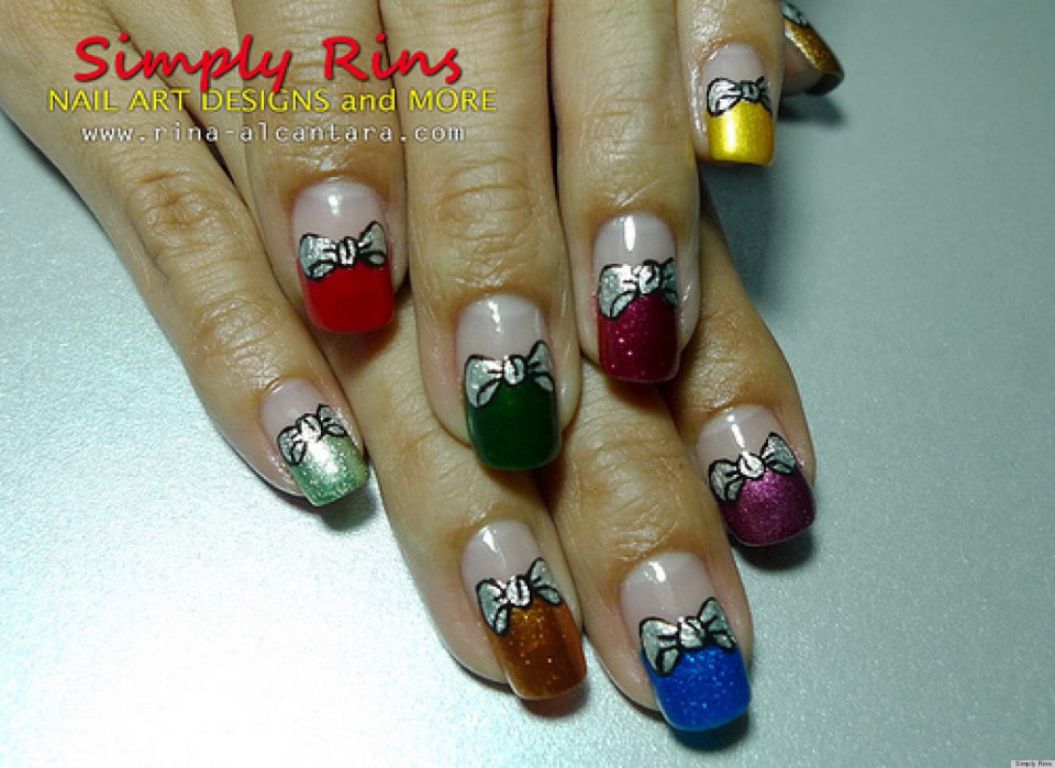 Рисунок подарок на ногтях