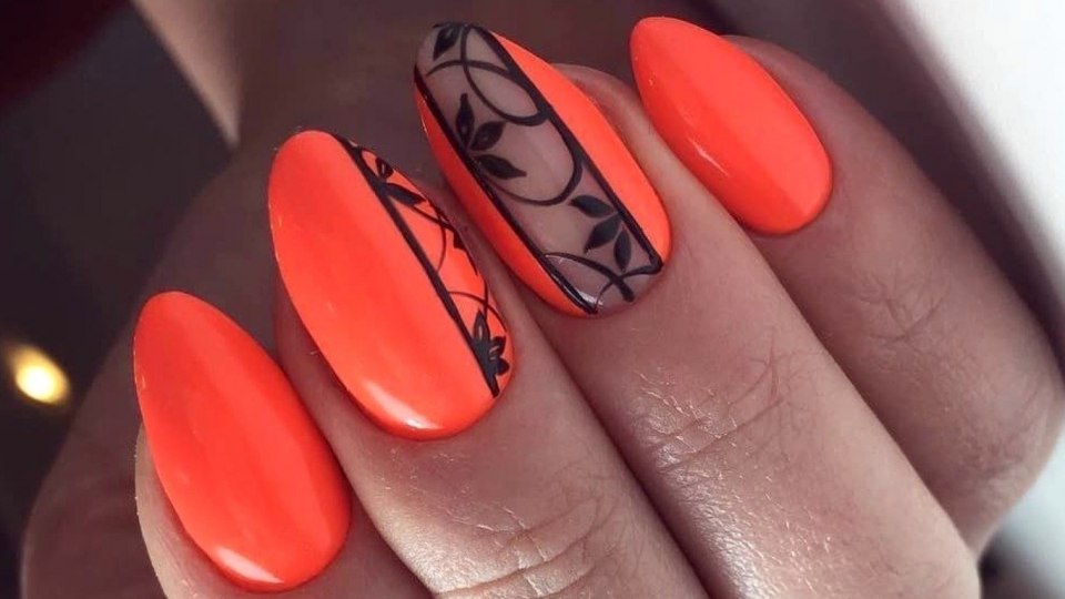 Яркий геометрический маникюр