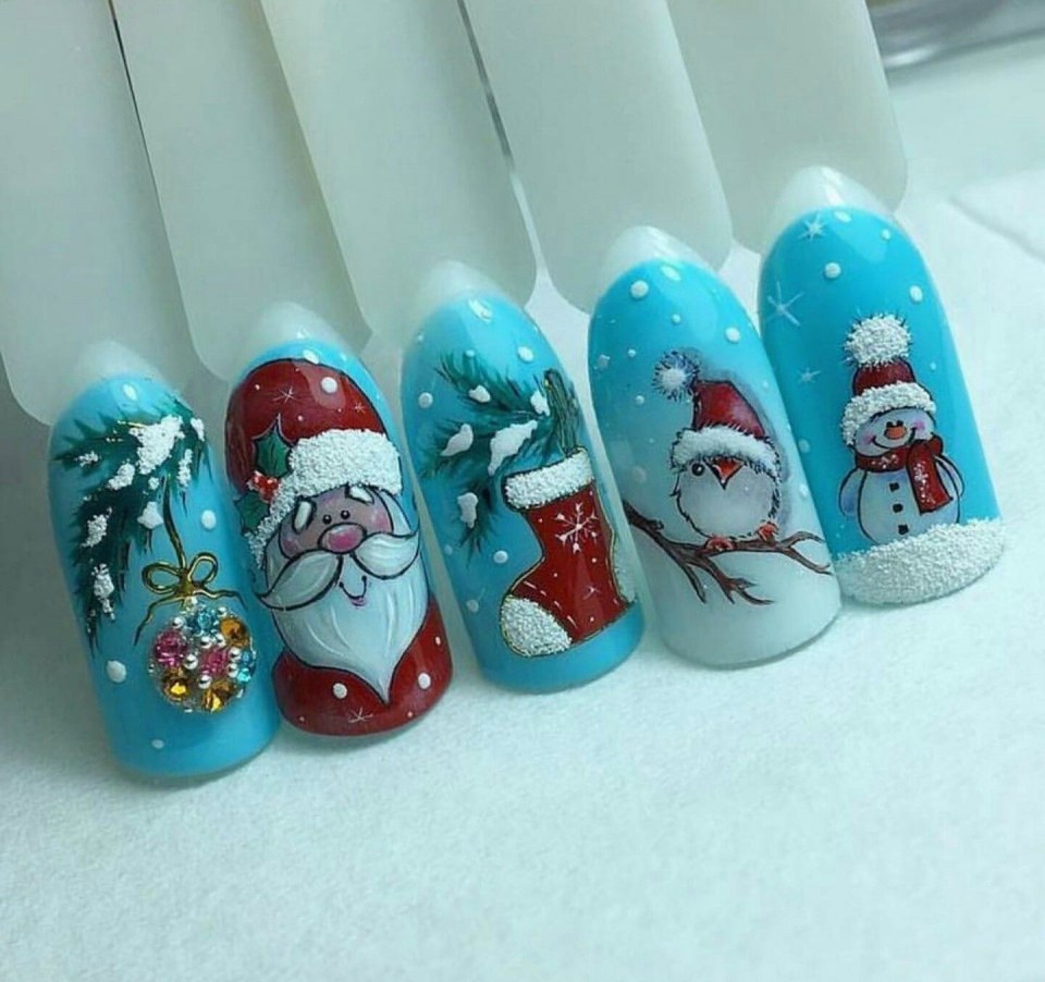 Маникюр со снеговиком