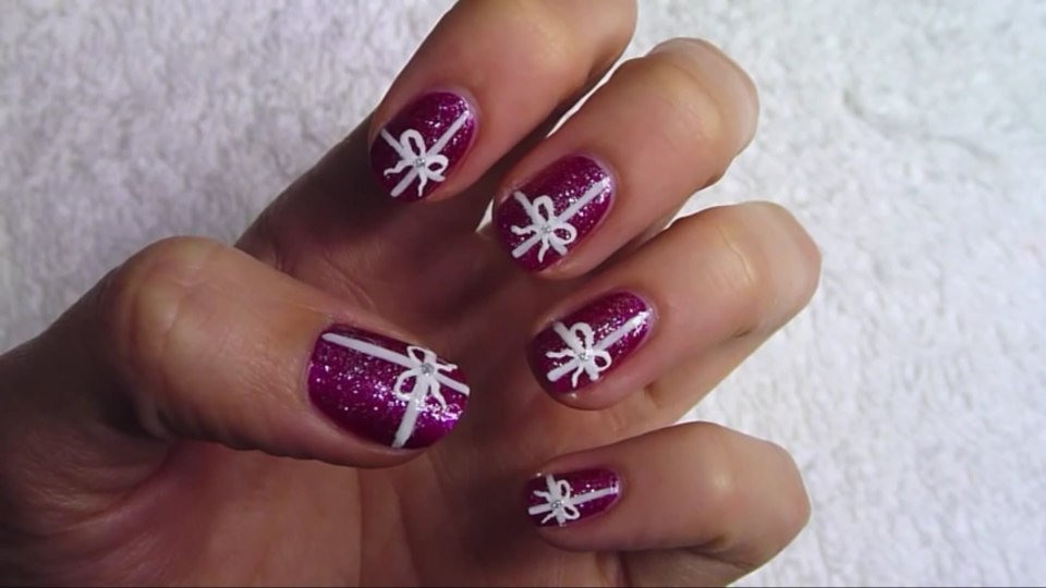 Новогодний бантик на ногтях