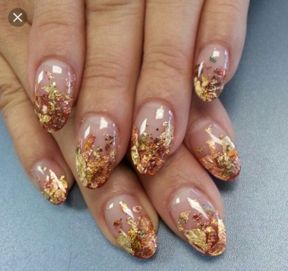 Осенний маникюр с золотом