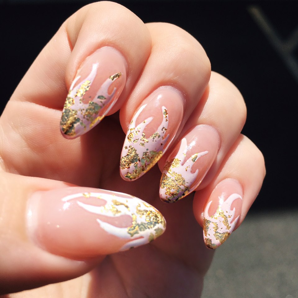 Маникюр с лисой