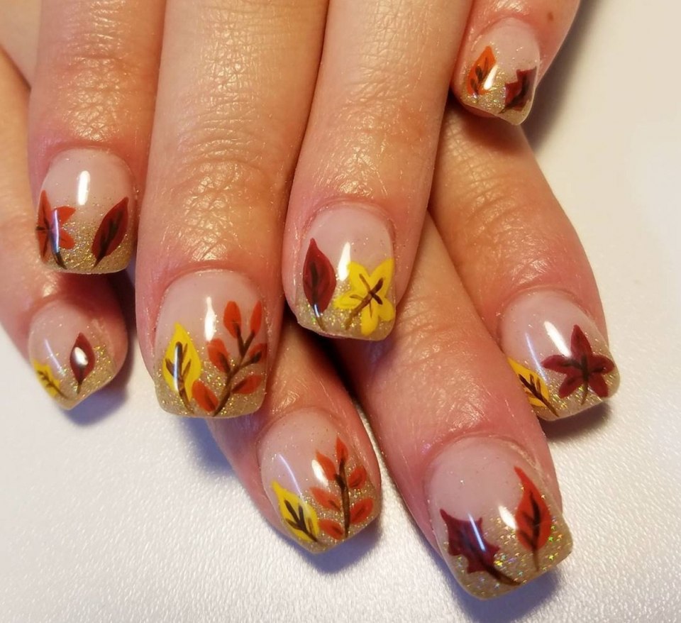 Красивый осенний френч на ногтях