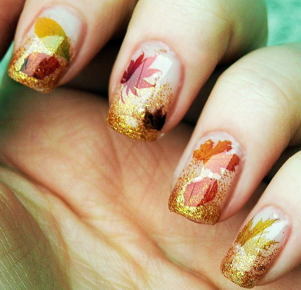 Шикарный осенний маникюр с природой