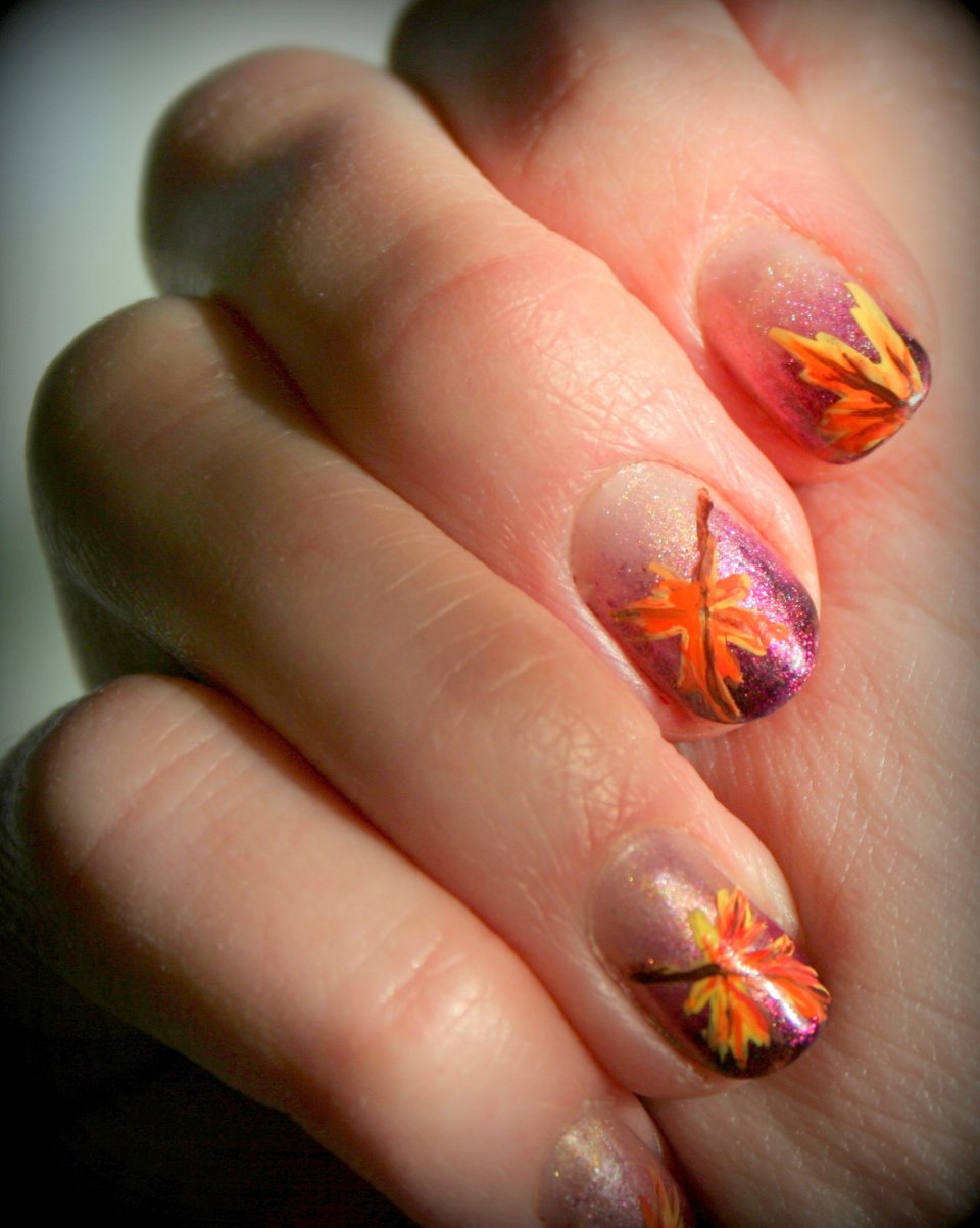 Осенний маникюр на море