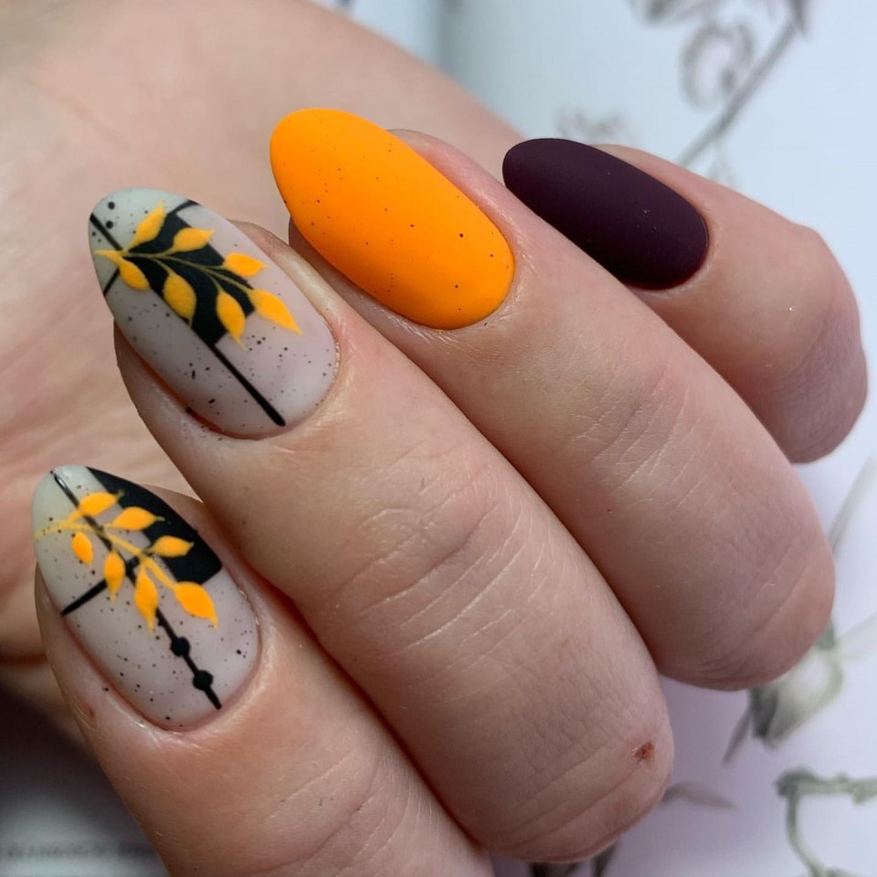Оранжевый осенний маникюр