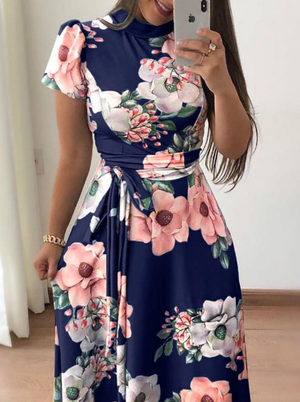 Платье с крупными цветами