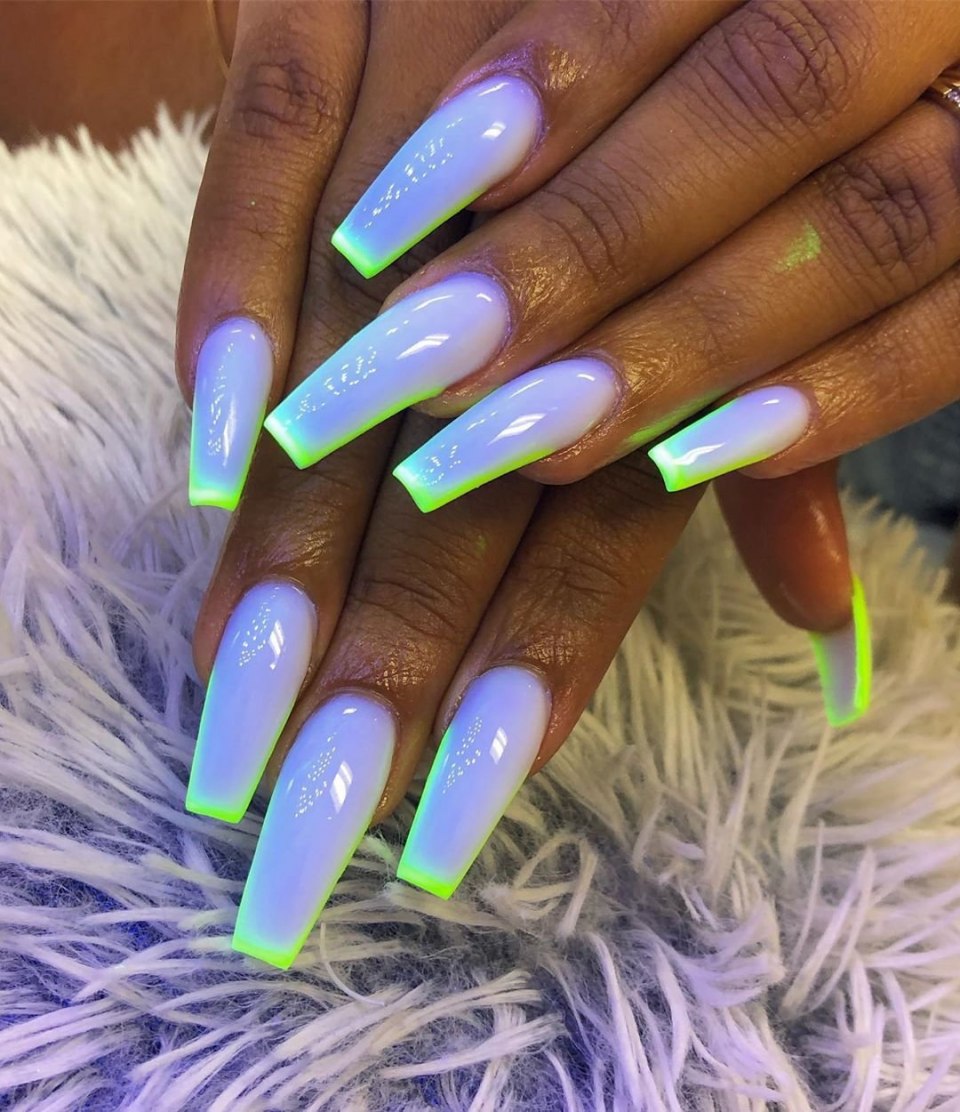 Яркий маникюр на длинные ногти