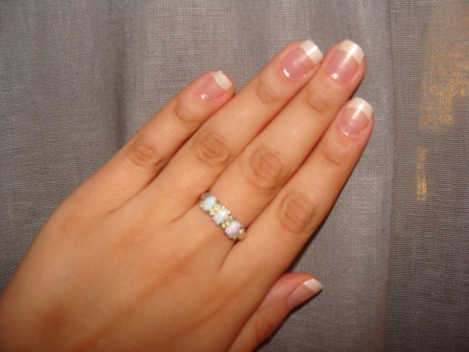 Ногти бежевые матовые овальные