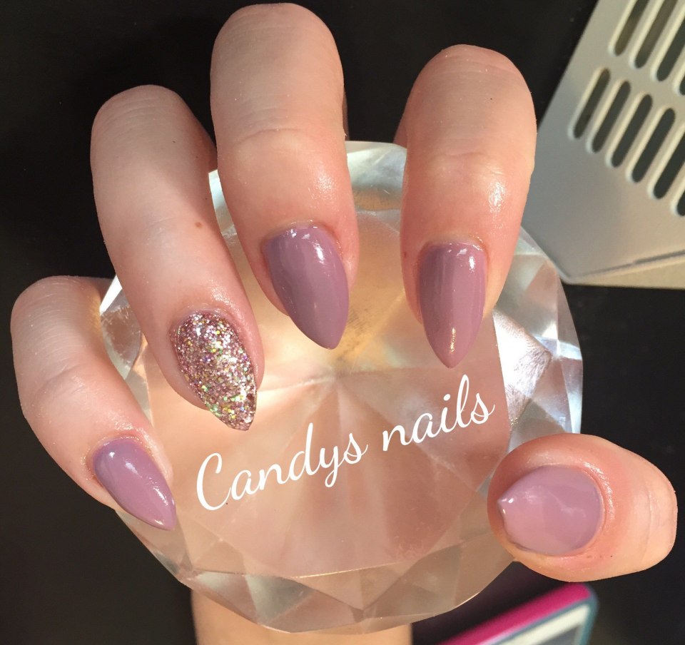 Маникюр шампань