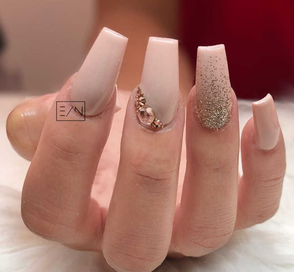 Ногти цвет шампанского