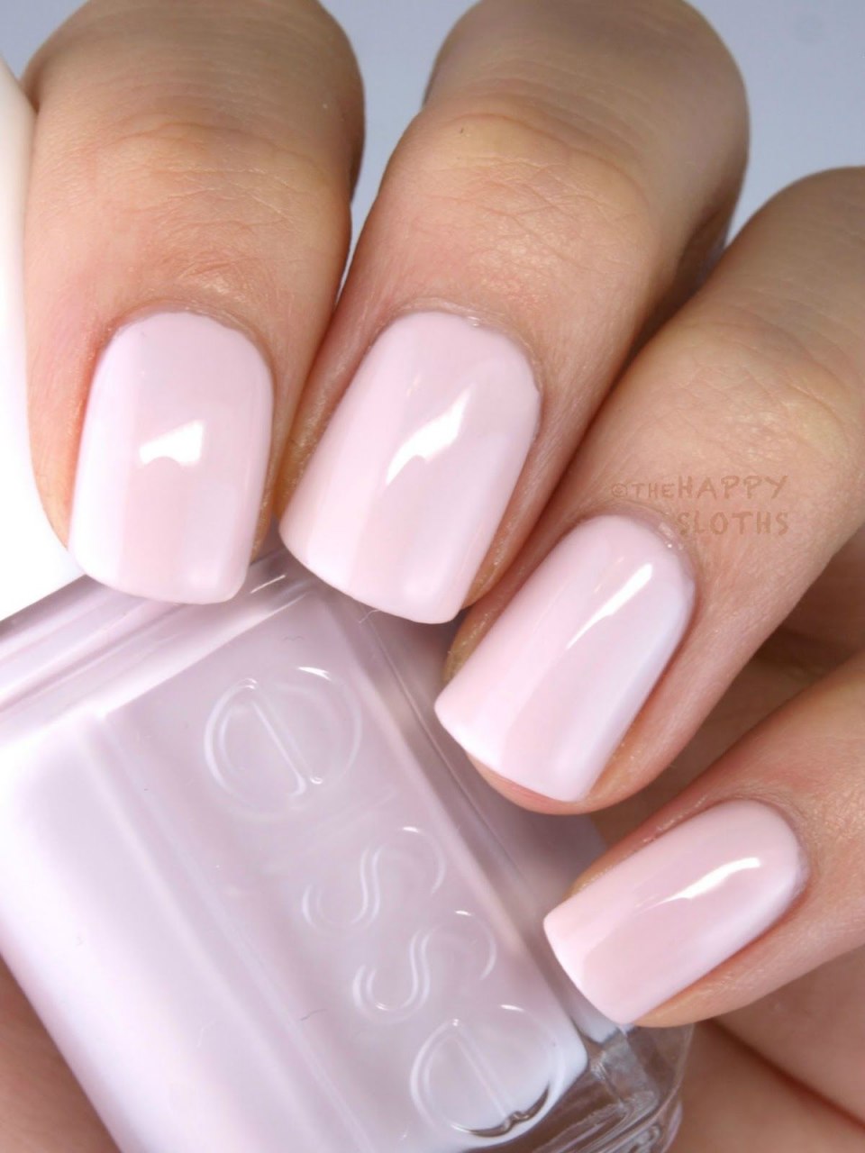 Розовый маникюр Essie