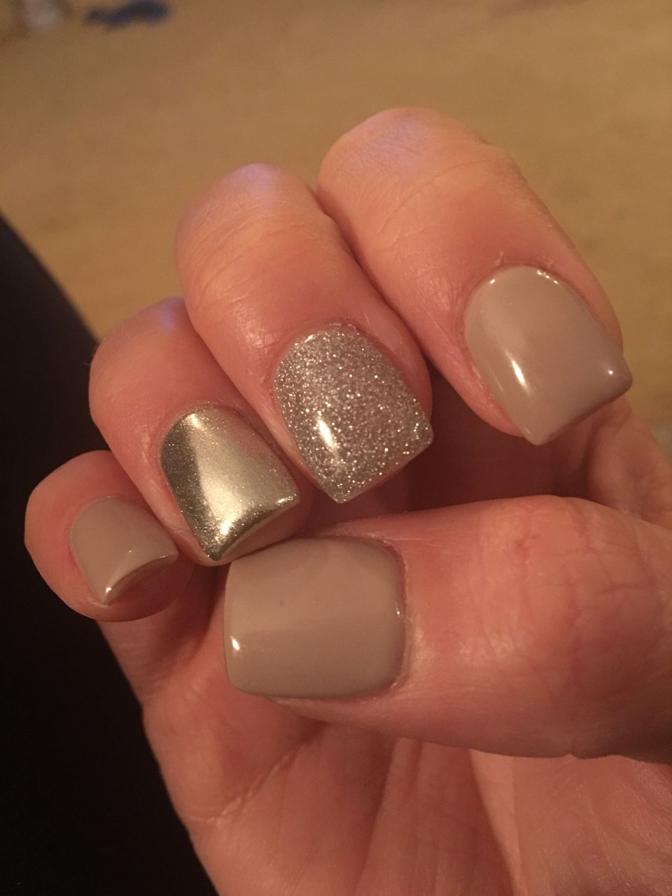 Шеллак телесный с блестками