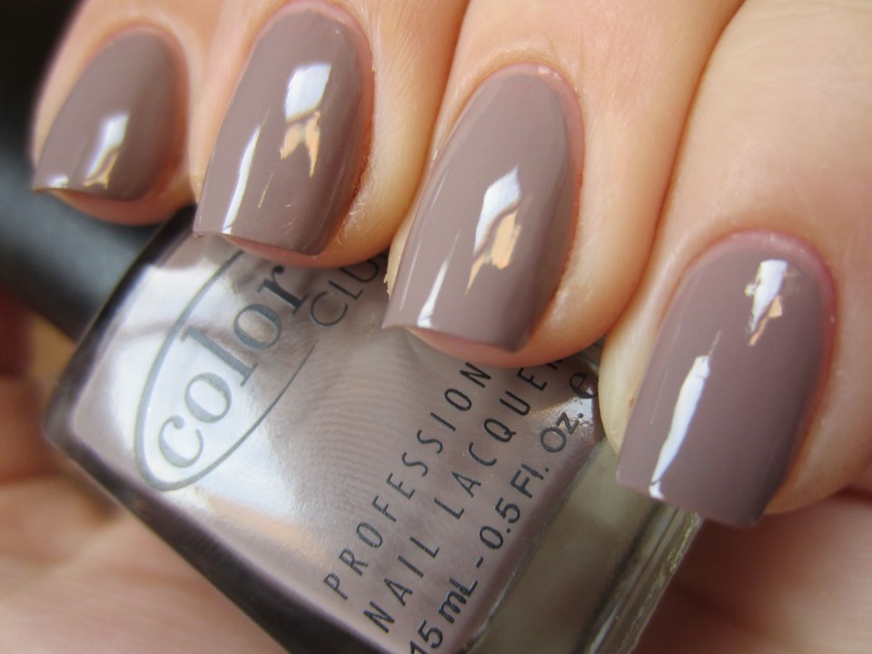 Светло коричневый лак для ногтей