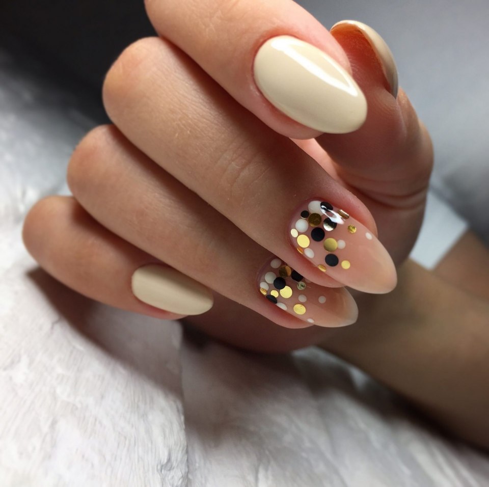 Бежевый маникюр