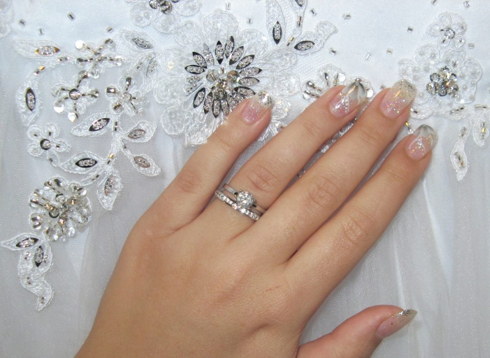 Маникюр под свадебное платье
