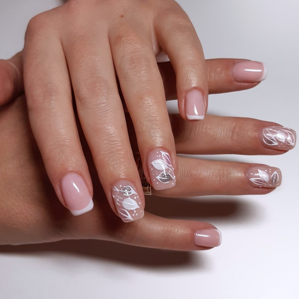 Нюд френч маникюр на квадратные