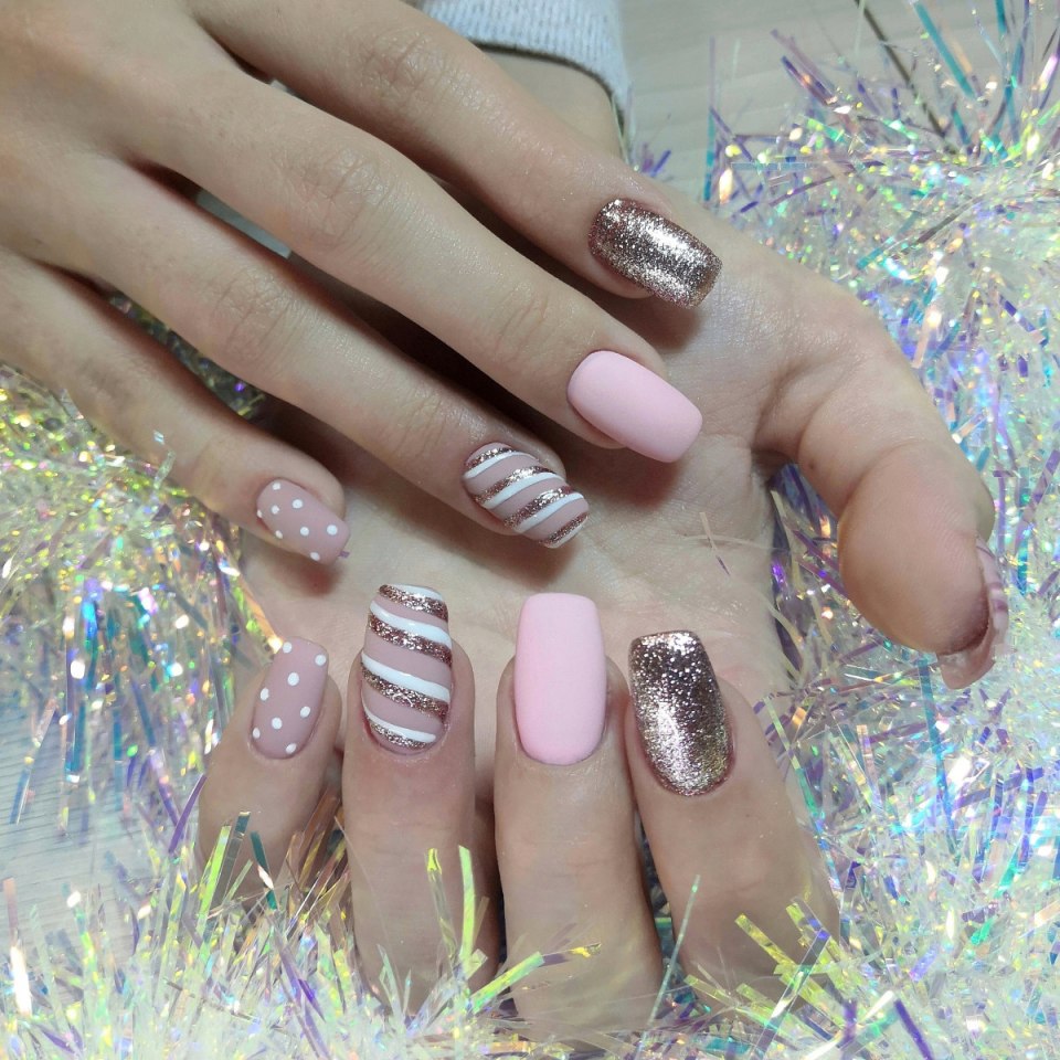 Красивый маникюр с блестками