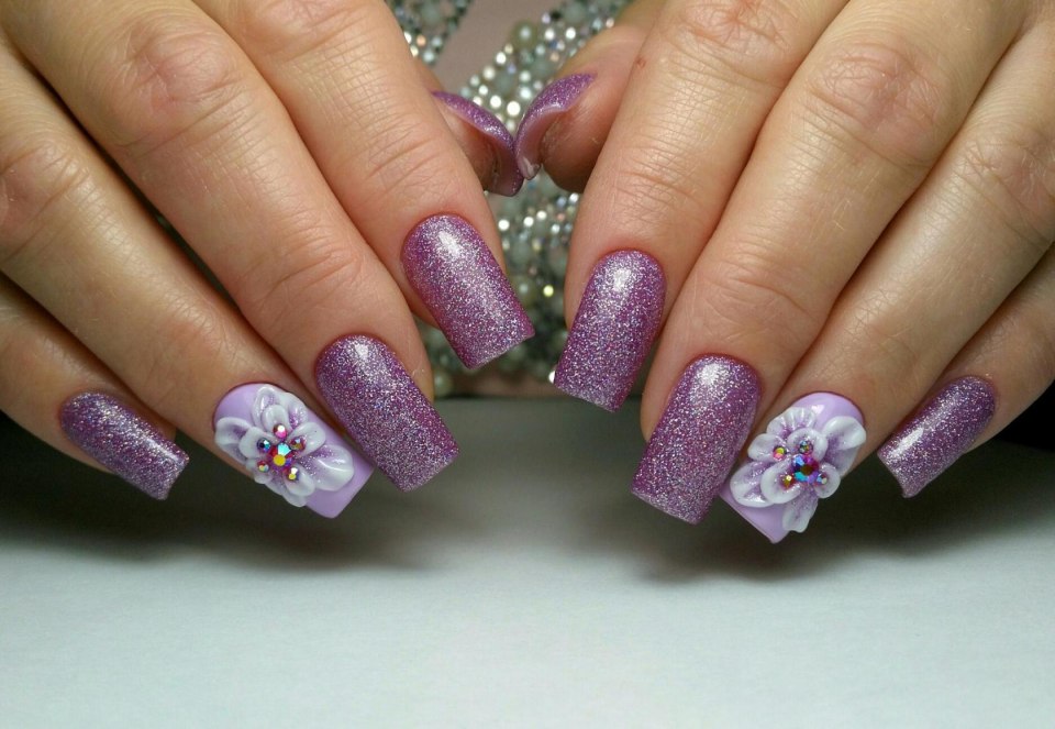 Маникюр с блёсткаююююю