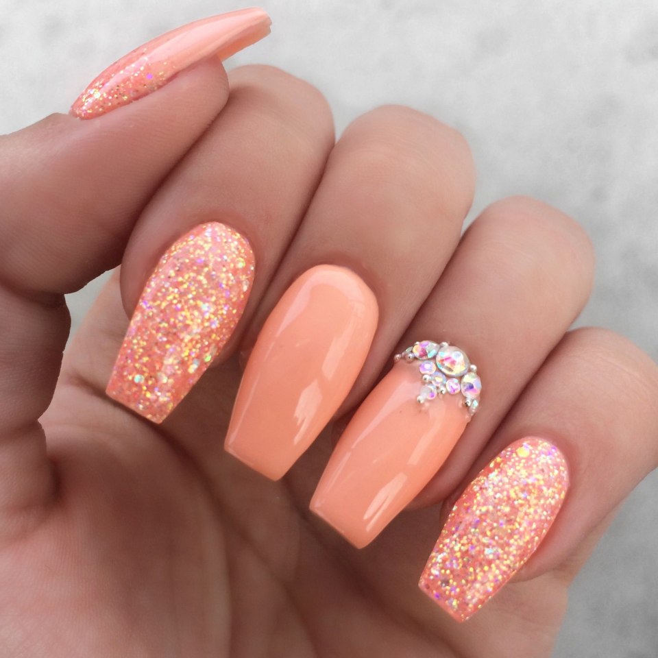 Коралловый Essie