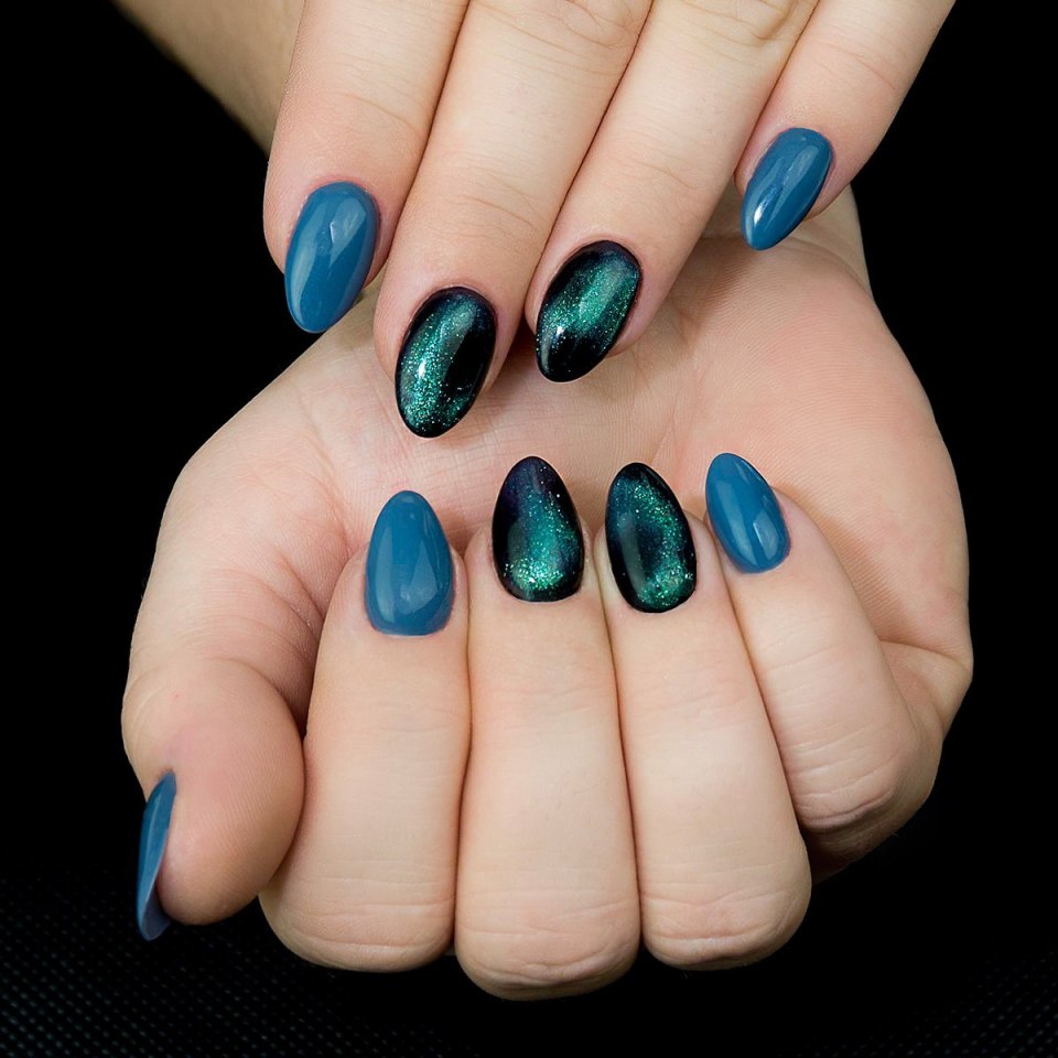 Сине-зеленый маникюр