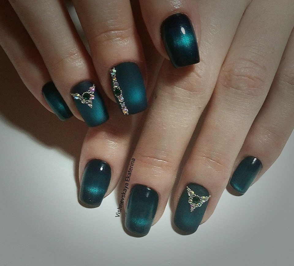 Синий маникюр на длинные ногти