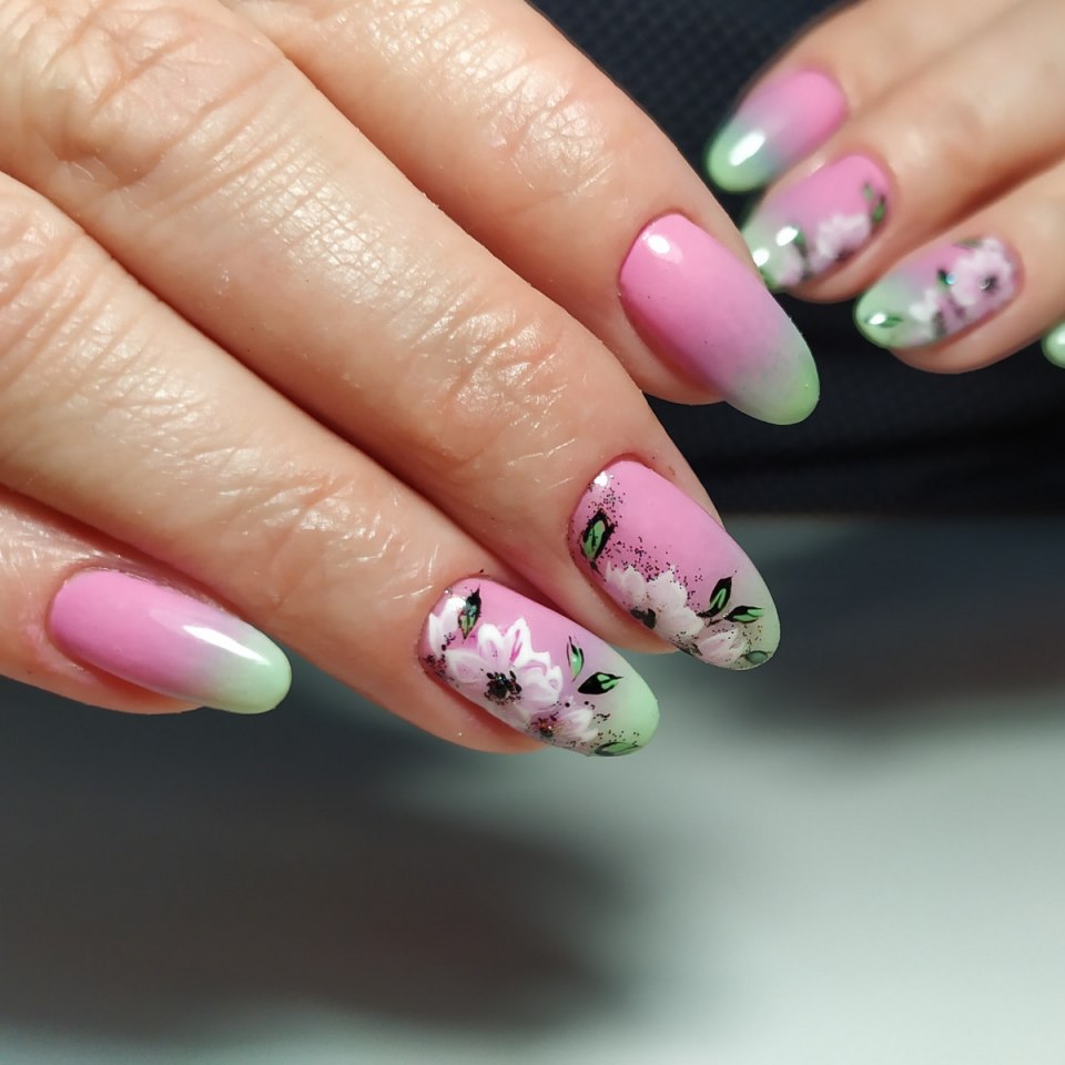 Весенний маникюр Графика