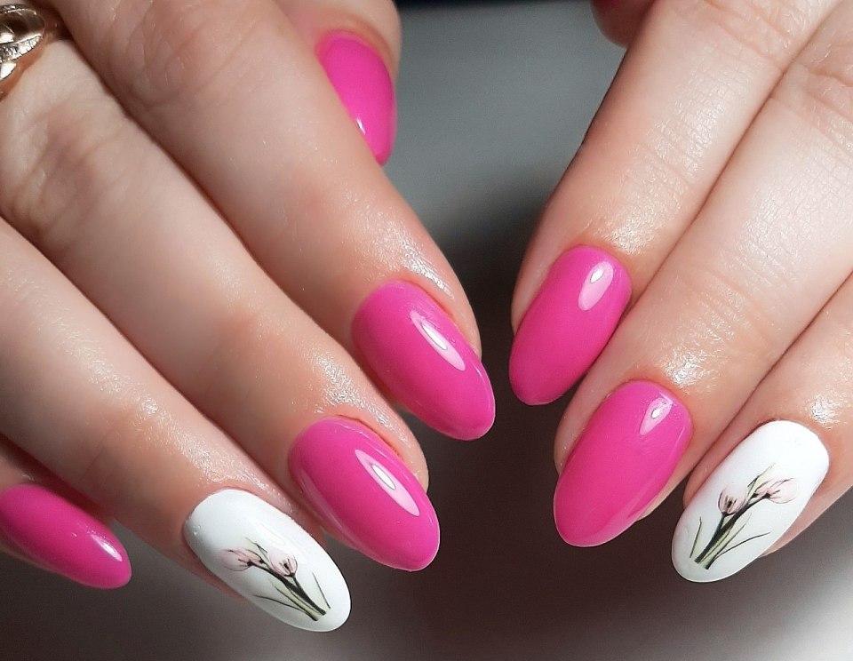 Ногти розового цвета с рисунком 2021