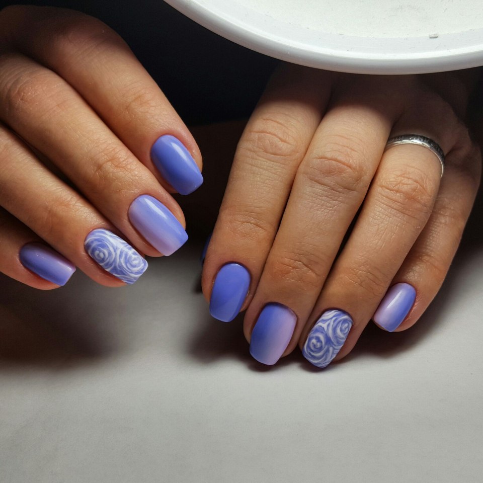 Градиентный маникюр вертикальный