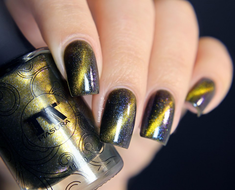 Маникюр золото