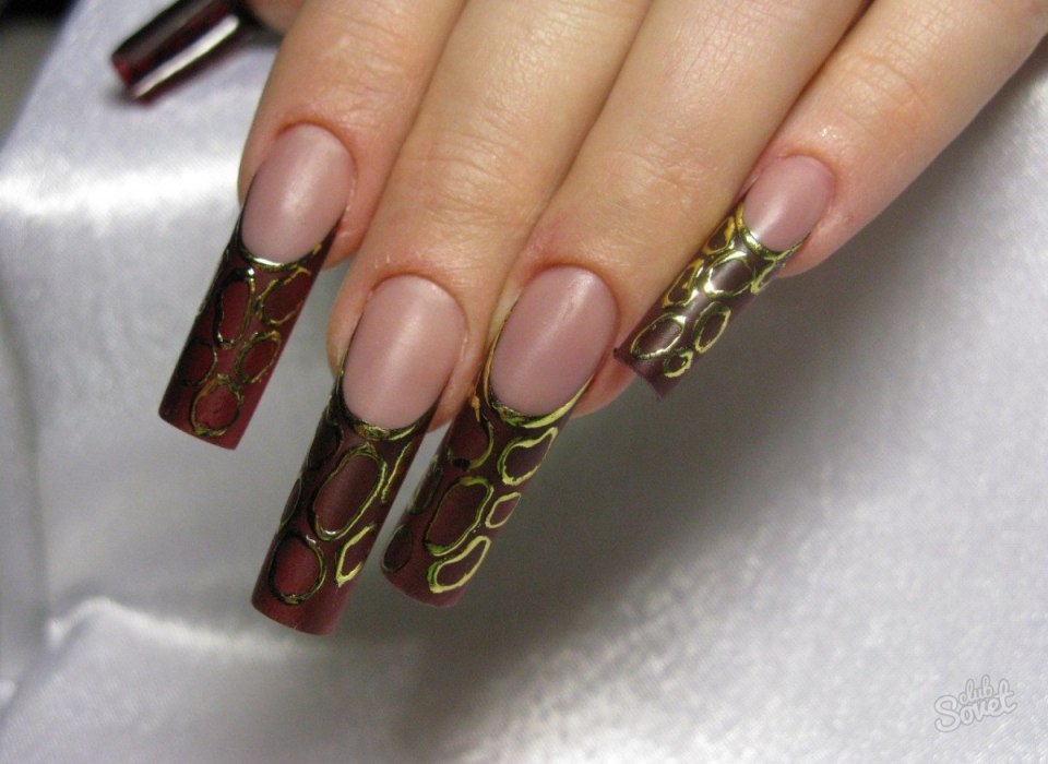 Золотое литье на ногтях