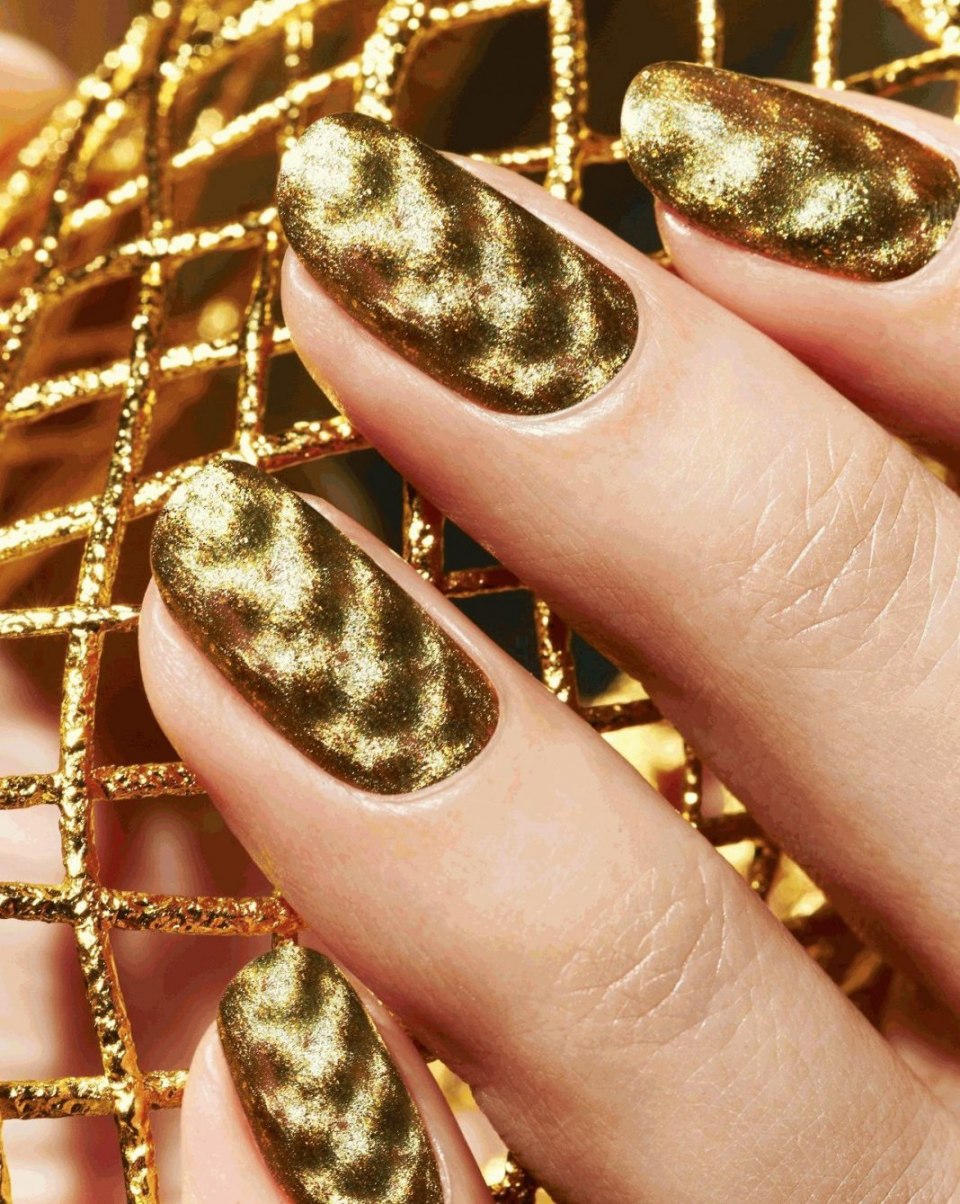 Золотой маникюр