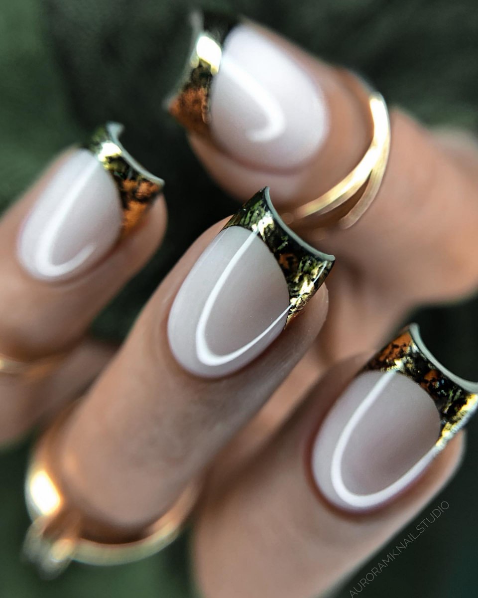 Ромбики на ногтях