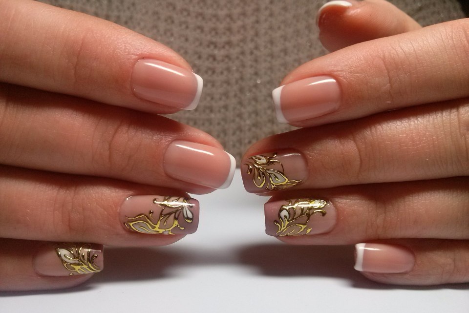 Ногти с золотом