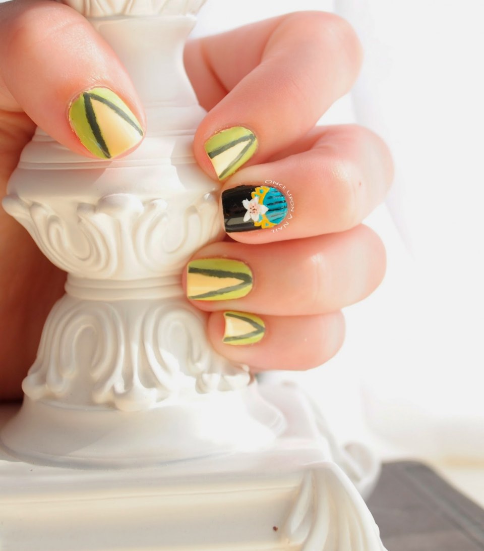 Маникюр с золотой втиркой