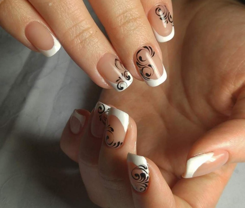 Маникюр френч бежевый