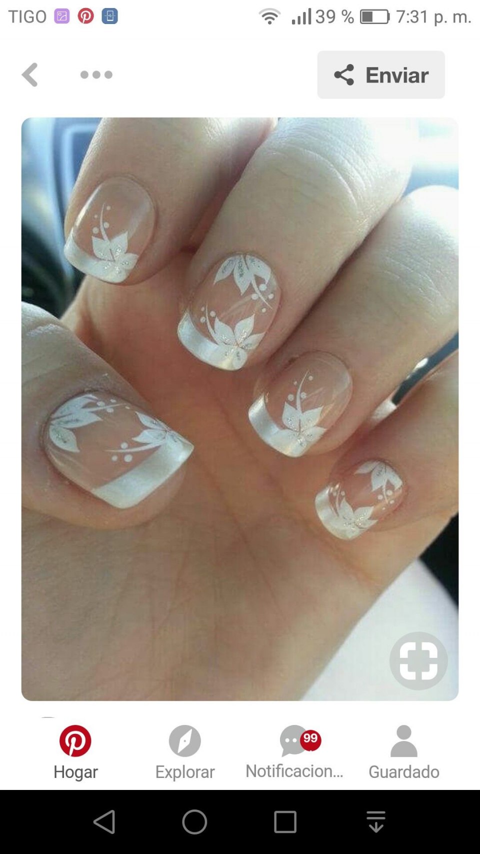 Французский маникюр с рисунком на короткие ногти