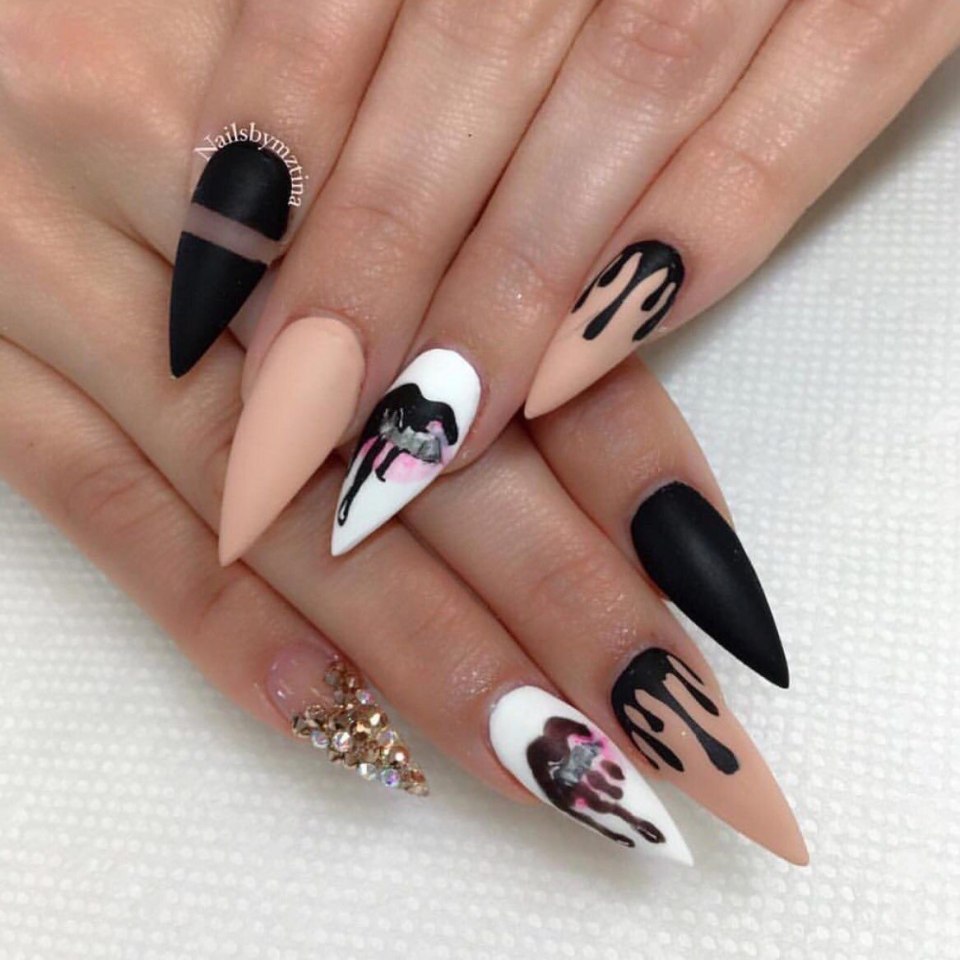 Маникюр Кайли Дженнер острые