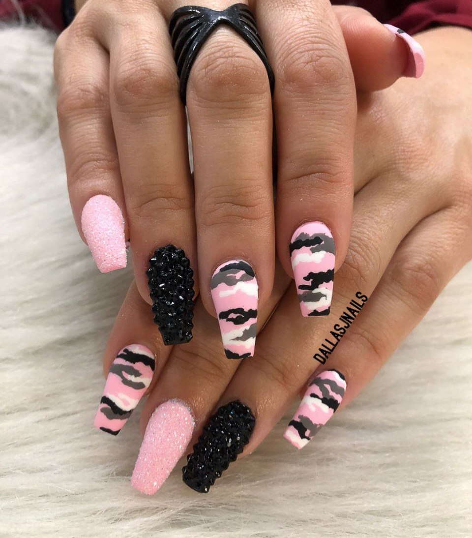 Черно розовые ногти